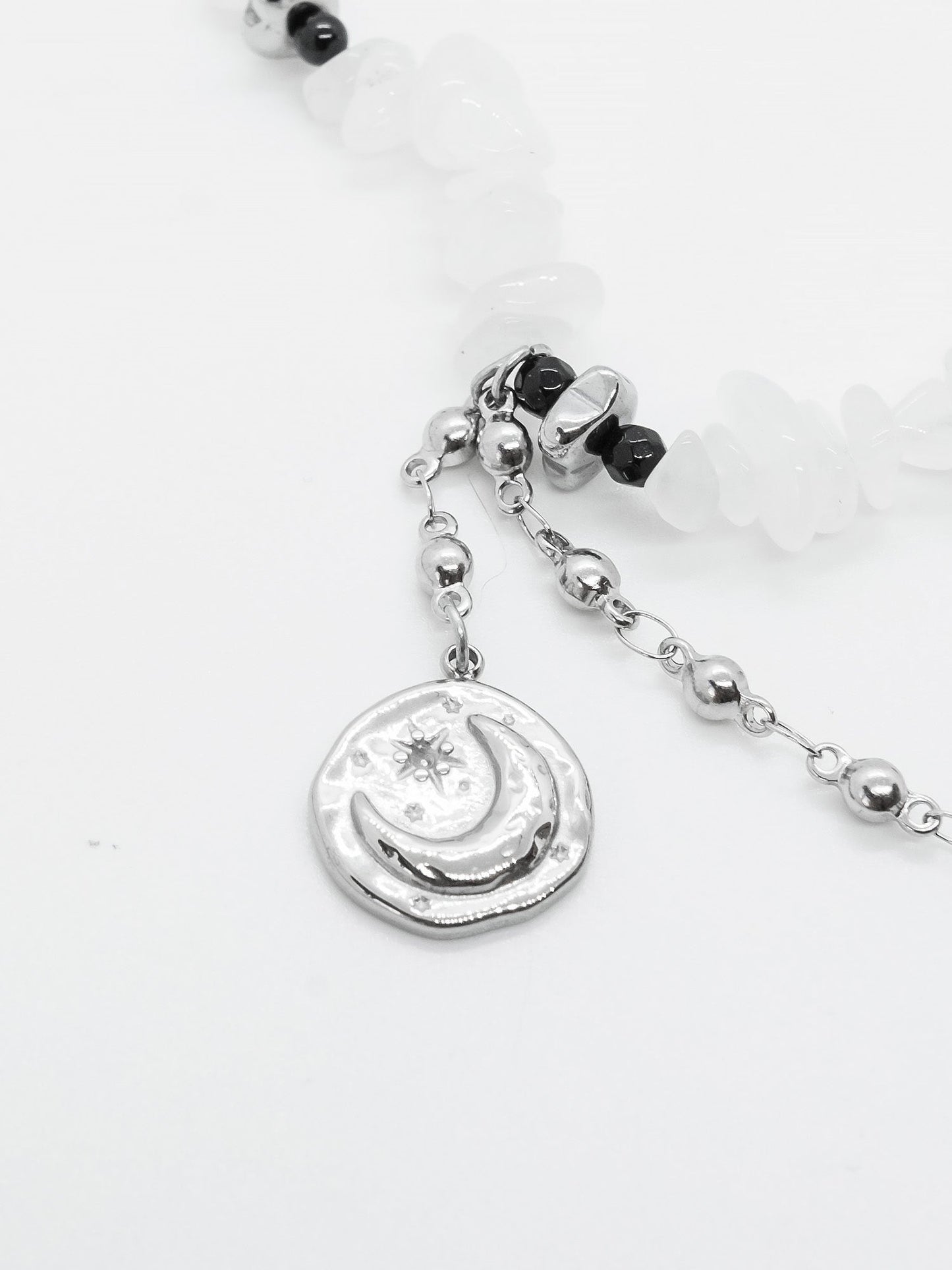 Relicta Gemstone Choker