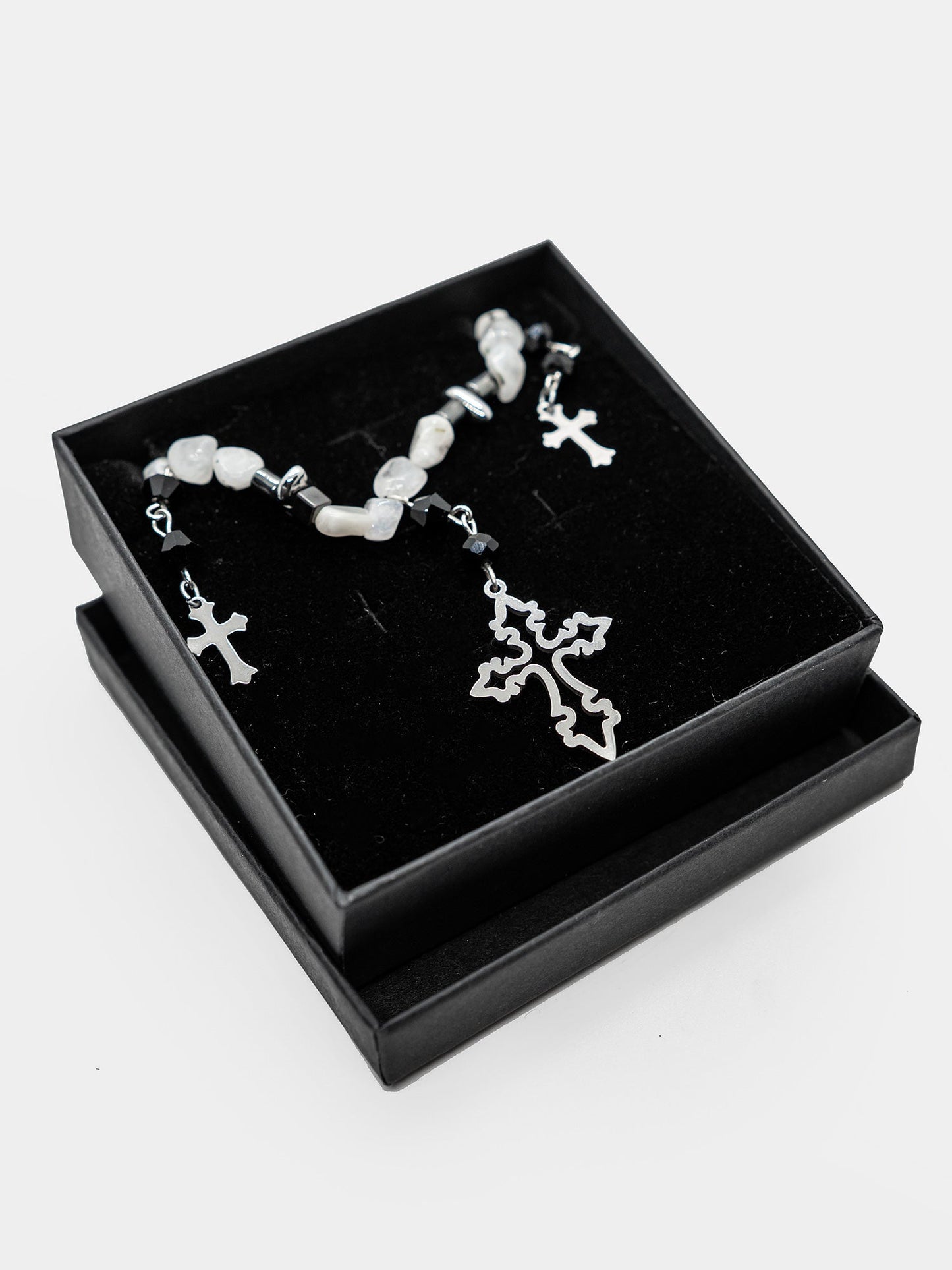 Obscura Gemstone Choker