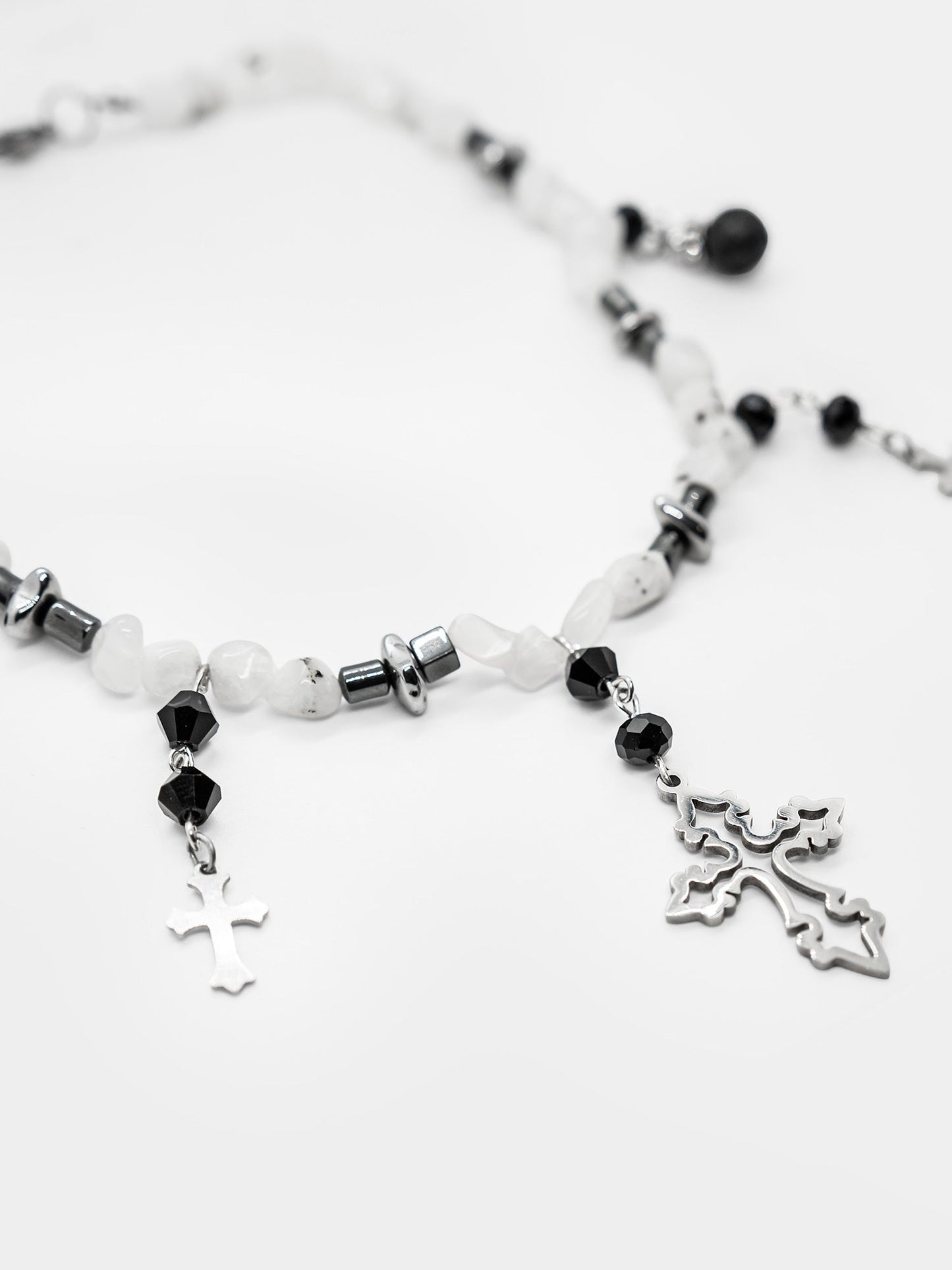 Obscura Gemstone Choker