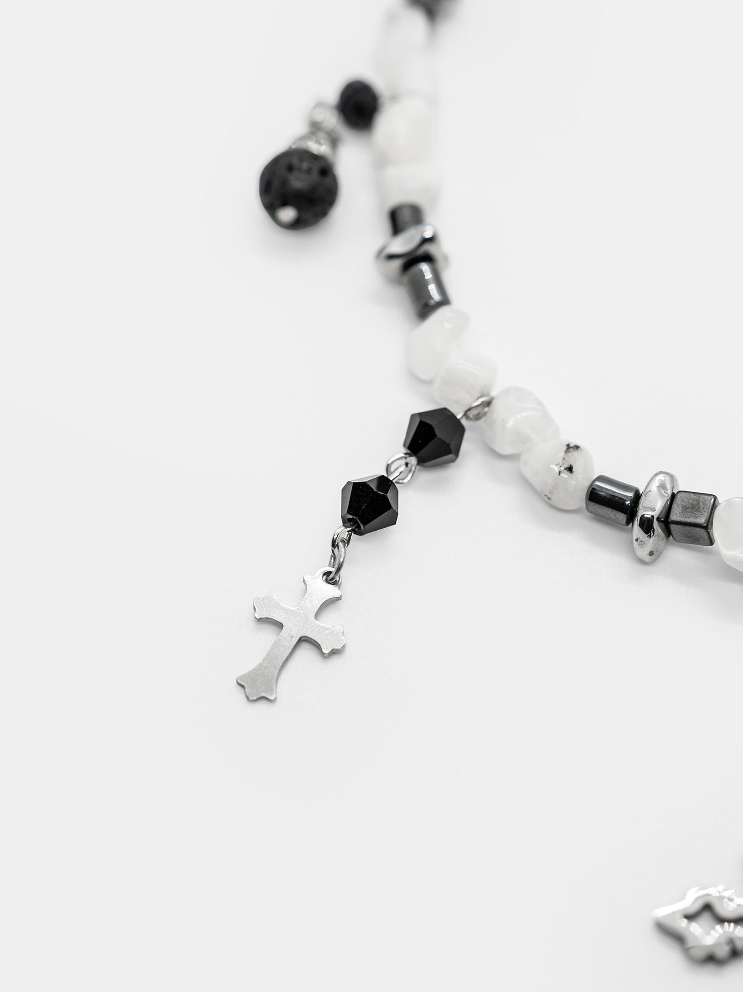 Obscura Gemstone Choker