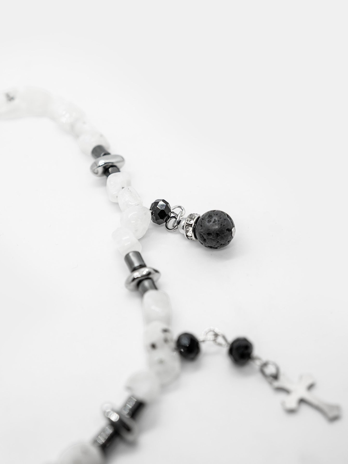 Obscura Gemstone Choker